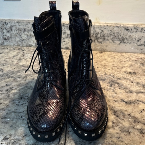Luca Grossi Stylish Black snakeskin Studded Women's Boots